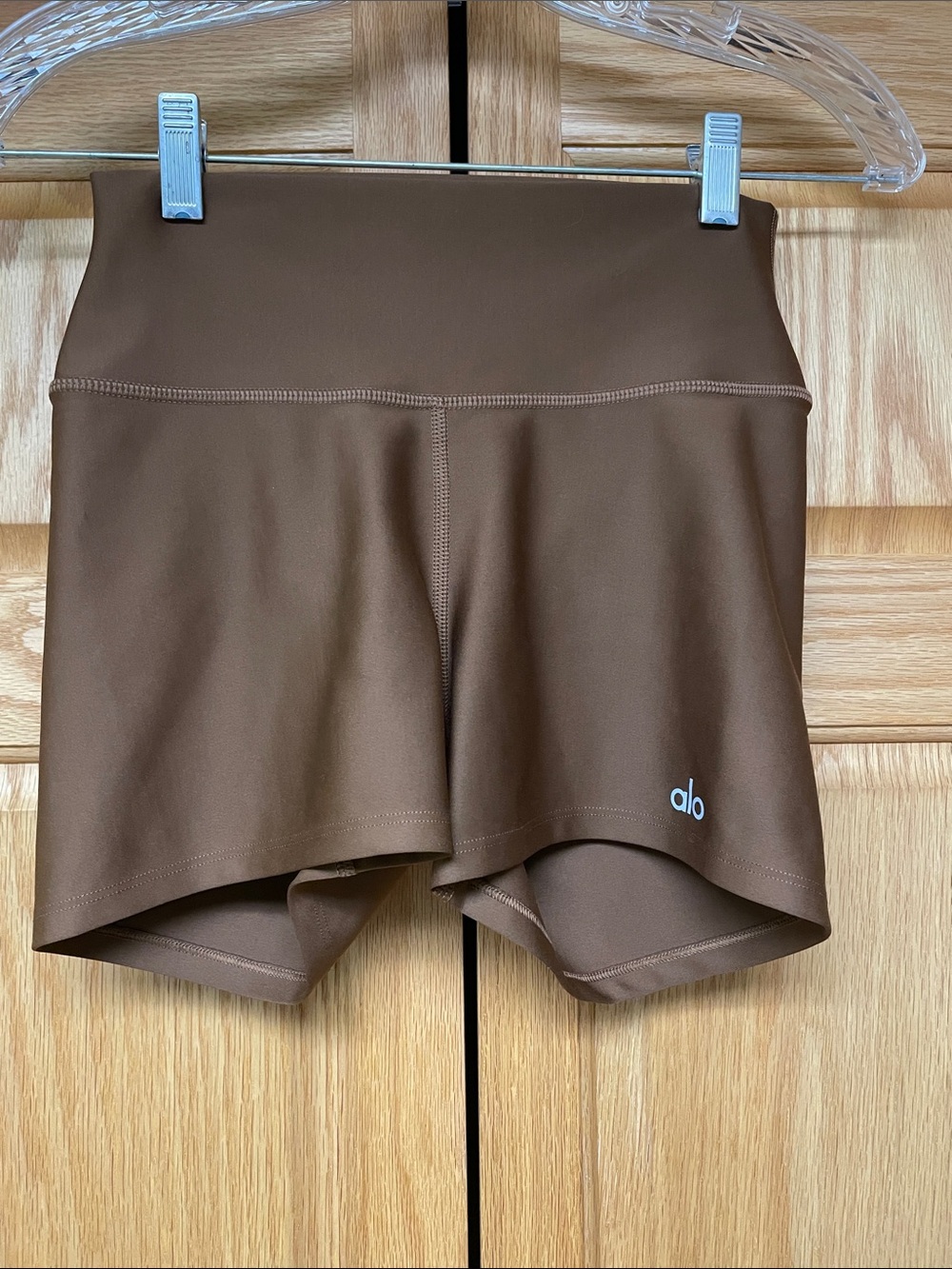 ALO Yoga Women's Airlift High Waist Shorts - Size Small